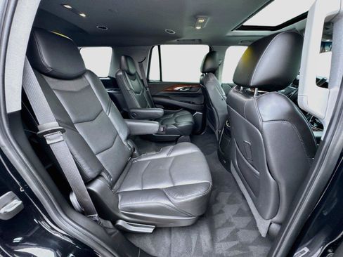 Used 2019 Cadillac Escalade Luxury AWD/4WD image 34