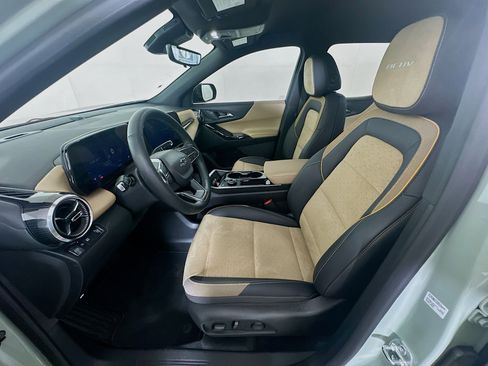 Used 2025 Chevrolet Equinox ACTIV w/ Safety and Technology Package FWD image 13