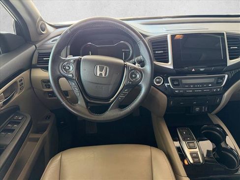 Used 2017 Honda Pilot Touring image 12