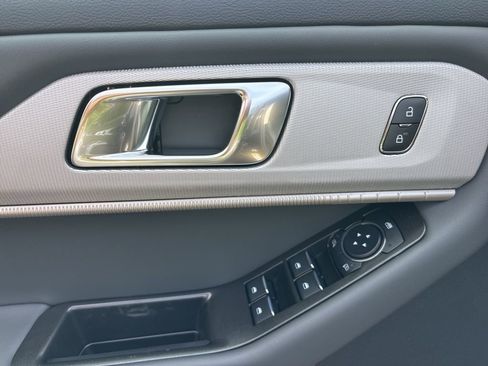 New 2026 Ford Explorer Active RWD image 26