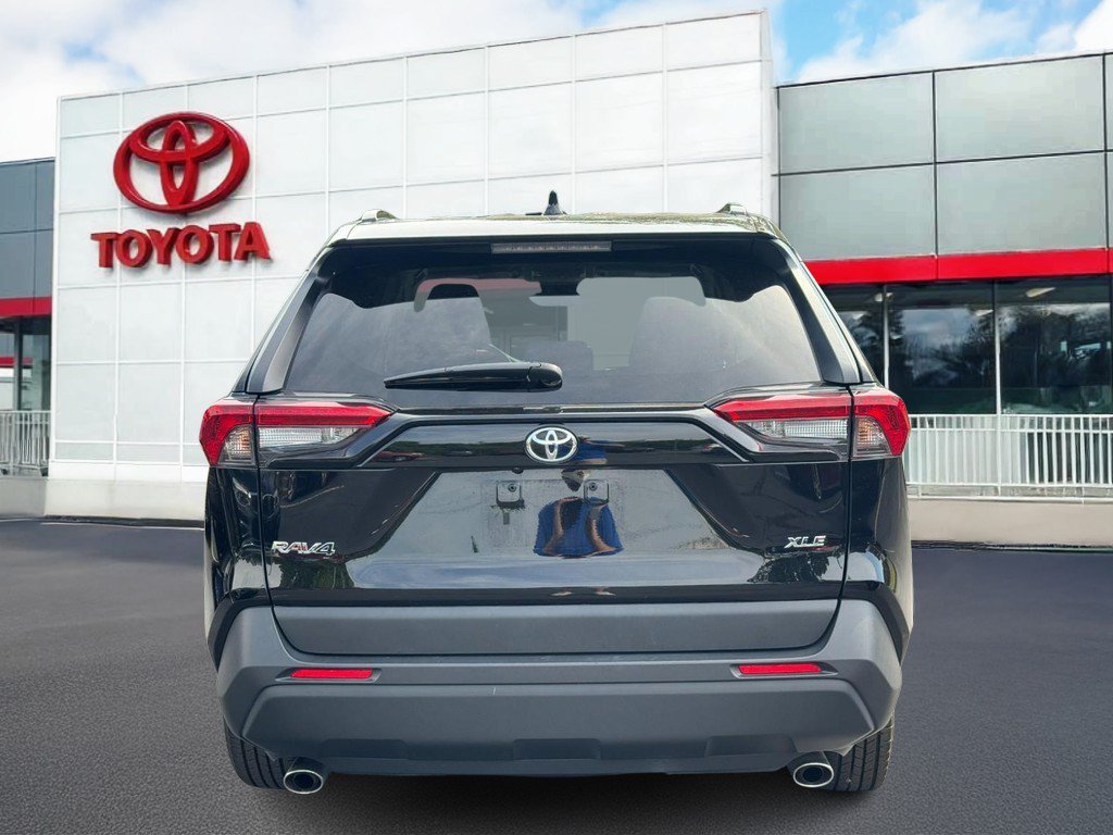 Used 2025 Toyota RAV4 XLE FWD image 5