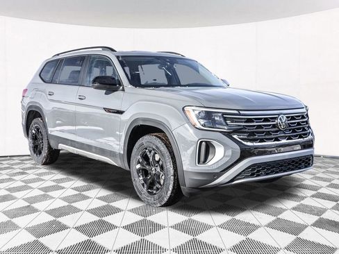 New 2026 Volkswagen Atlas Peak Edition image 12