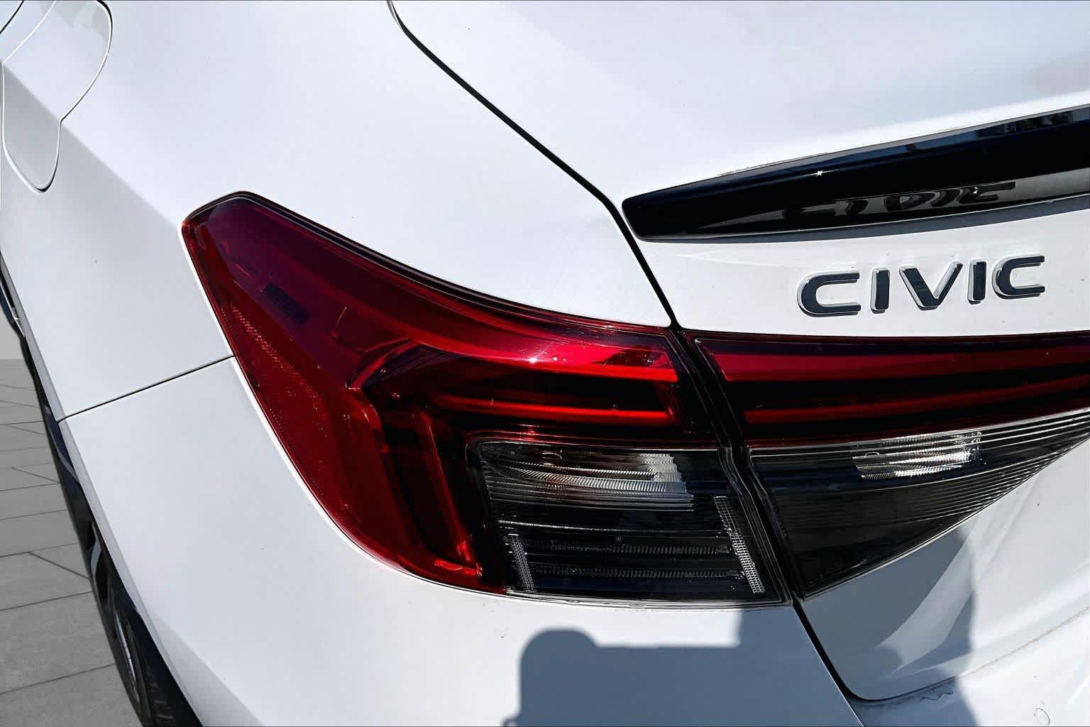 Used 2022 Honda Civic Touring image 28