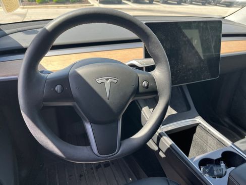 Used 2025 Tesla Model Y Long Range RWD image 13
