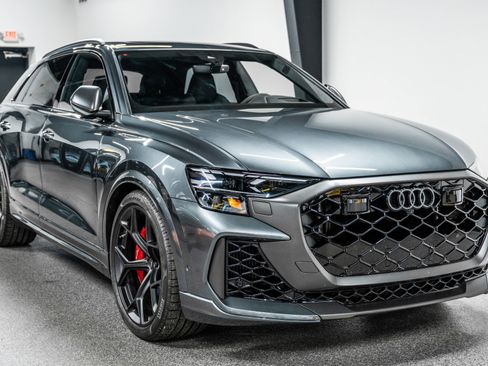 Used 2025 Audi RS Q8 performance image 3