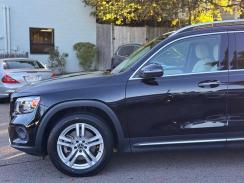 Used 2023 Mercedes-Benz GLB 250 4MATIC w/ Premium Package image 10