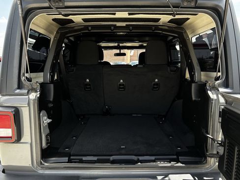 Used 2021 Jeep Wrangler Unlimited Sahara AWD/4WD image 33