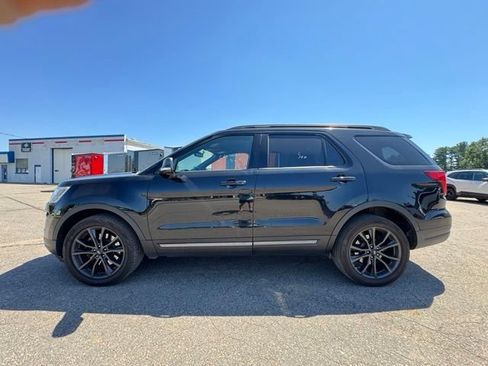 Used 2018 Ford Explorer XLT w/ XLT Appearance Package AWD/4WD image 4