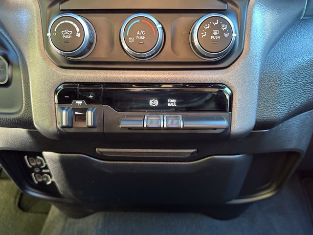 Used 2022 RAM 2500 Big Horn AWD/4WD image 32