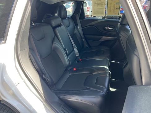 Used 2021 Jeep Cherokee Latitude Plus AWD/4WD image 23