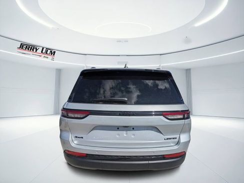 New 2025 Jeep Grand Cherokee Limited w/ Black Appearance Package image 4