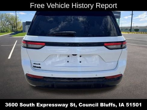 Used 2023 Jeep Grand Cherokee Altitude AWD/4WD image 5