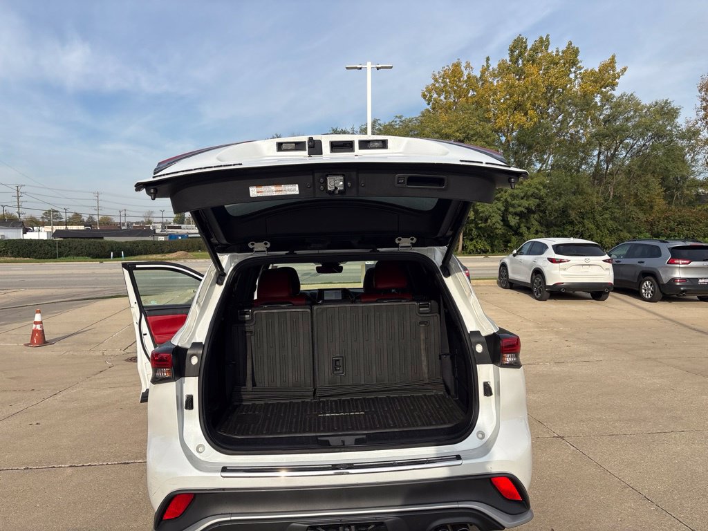Used 2022 Toyota Highlander XSE AWD/4WD image 24