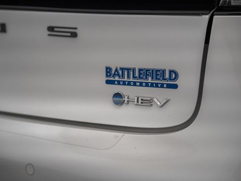 Certified 2024 Toyota Prius XLE FWD image 10