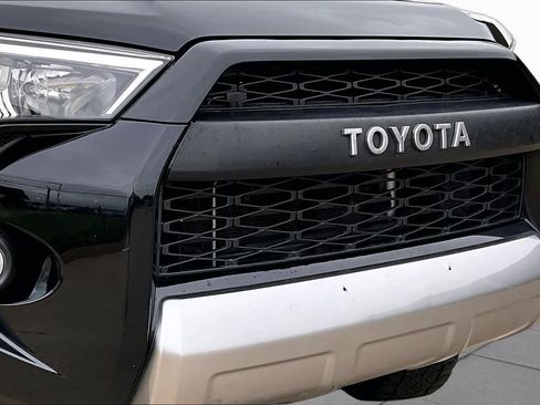 Used 2019 Toyota 4Runner TRD Off-Road AWD/4WD image 27