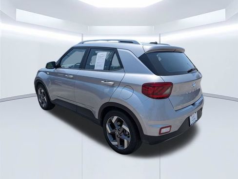 Used 2025 Hyundai Venue SEL FWD image 7
