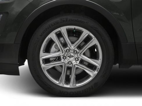 Used 2017 Ford Explorer XLT image 11