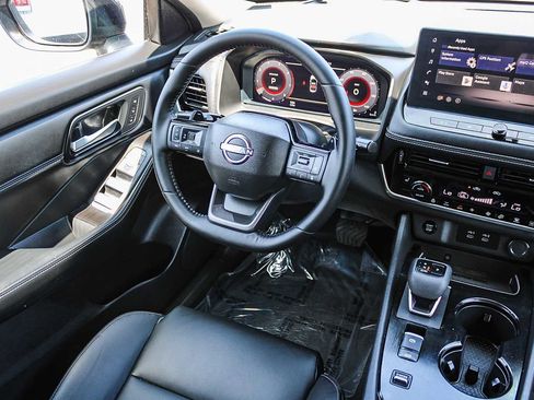 Used 2025 Nissan Rogue SL w/ SL Premium Package image 15