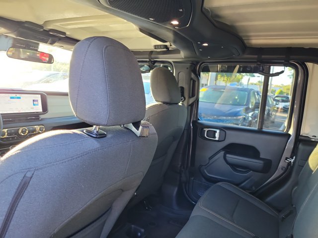 Used 2024 Jeep Gladiator Sport AWD/4WD image 10