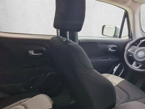 Used 2021 Jeep Renegade Latitude FWD image 22
