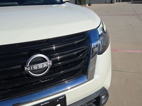 Used 2022 Nissan Pathfinder Platinum w/ Cargo Package image 10