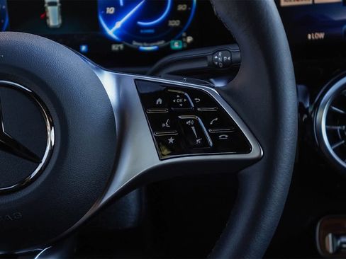 New 2025 Mercedes-Benz EQB 300 4MATIC image 17