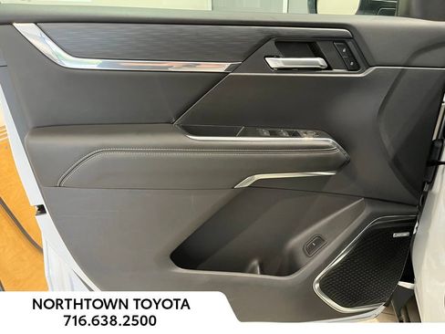 Used 2024 GMC Acadia Elevation image 5