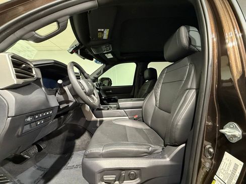 Used 2025 Toyota Tundra Limited AWD/4WD image 11