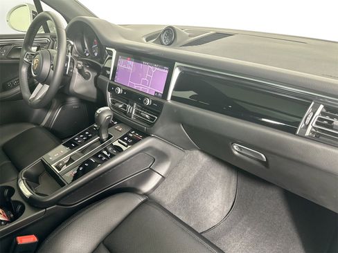 Used 2024 Porsche Macan S image 29