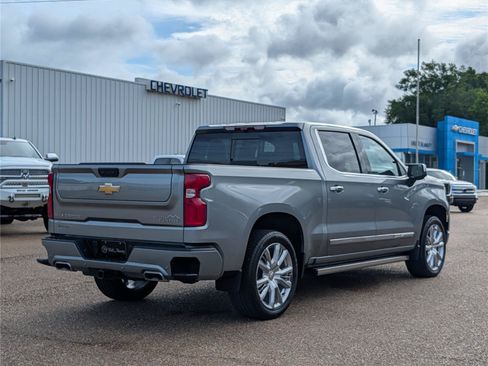 Used 2025 Chevrolet Silverado 1500 High Country AWD/4WD image 6
