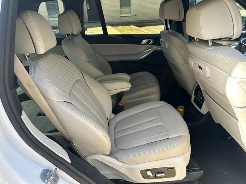 Used 2022 BMW X7 xDrive40i w/ M Sport Package AWD/4WD image 16