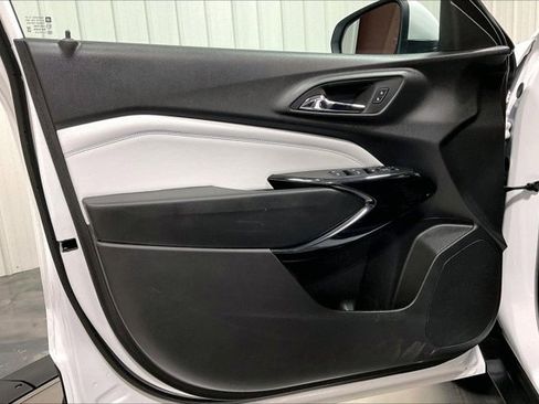 Used 2025 Chevrolet Trax LT w/ LT Convenience Package image 23