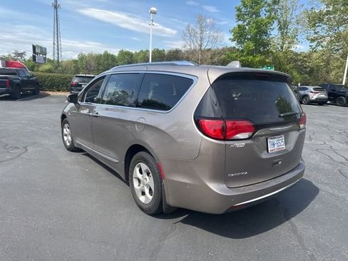 Used 2017 Chrysler Pacifica Touring-L Plus image 7