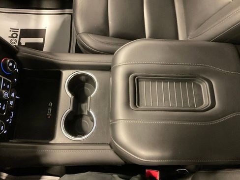 Used 2024 Chevrolet Suburban LT image 18