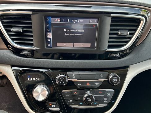 Used 2023 Chrysler Voyager LX FWD image 28