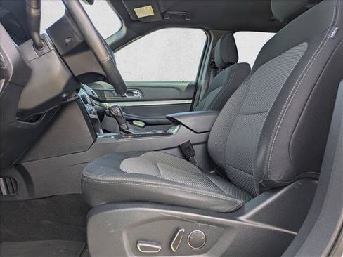 Used 2018 Ford Explorer XLT w/ Equipment Group 201A FWD image 15
