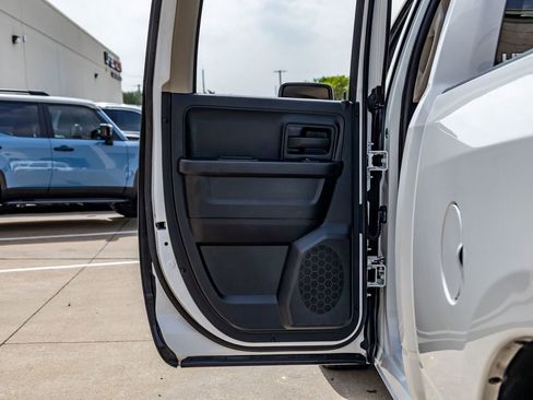 Used 2017 RAM 1500 Express RWD image 34