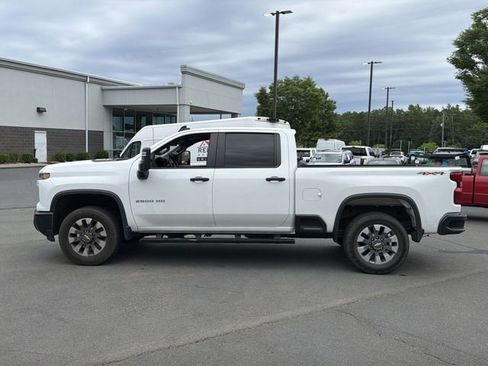 Used 2024 Chevrolet Silverado 2500 Custom w/ Custom Value Package AWD/4WD image 2