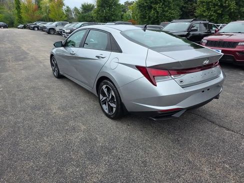 Used 2023 Hyundai Elantra SEL w/ Convenience Package FWD image 2