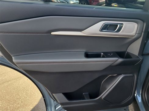 Certified 2025 Ford Explorer Active image 9