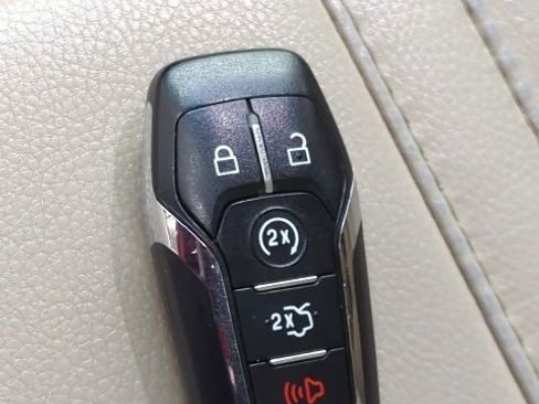 Used 2016 Lincoln MKZ image 24