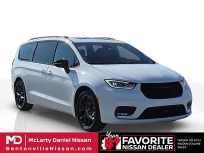 Used 2025 Chrysler Pacifica Limited