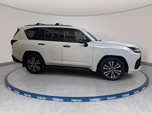Certified 2022 Lexus LX 600 4WD w/ Appearance Package image 5