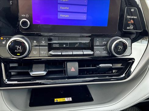 Used 2023 Toyota Highlander XLE image 27