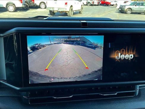 Used 2024 Jeep Wrangler Willys image 15