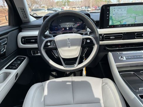 New 2026 Lincoln Aviator AWD w/ Jet Appearance Package image 14