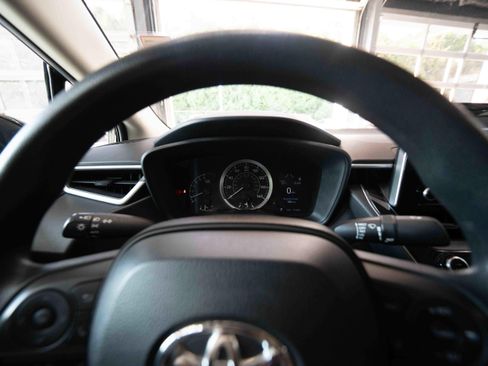 Used 2020 Toyota Corolla LE FWD image 15