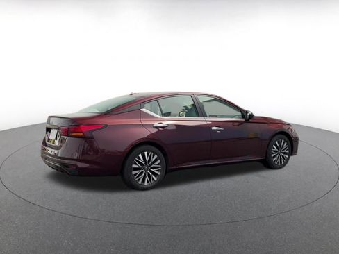 Used 2025 Nissan Altima 2.5 SV FWD image 14