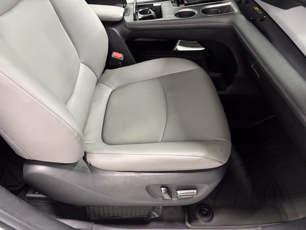 Used 2026 Toyota Sienna XLE FWD image 64