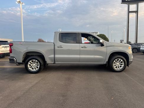 Used 2024 Chevrolet Silverado 1500 LT AWD/4WD image 8